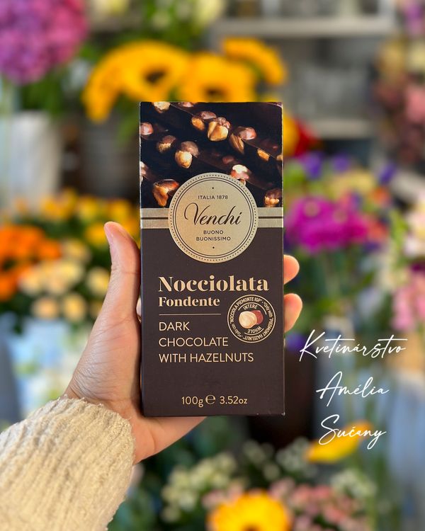 Venchi Nocciolata | Extra horká čokoláda s celými lieskovcami, 100 g.